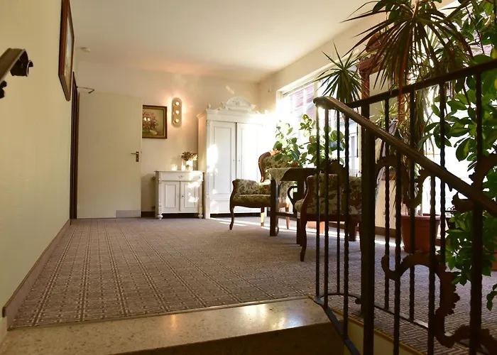 فندق Land-gut-hotel Schenkenberger Hof ديلتزش